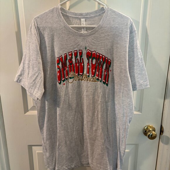 Bella Canvas Gray Short Sleeve Small Town Christmas Shirt ~ Size: XL ~ NWT - Picture 3 of 6